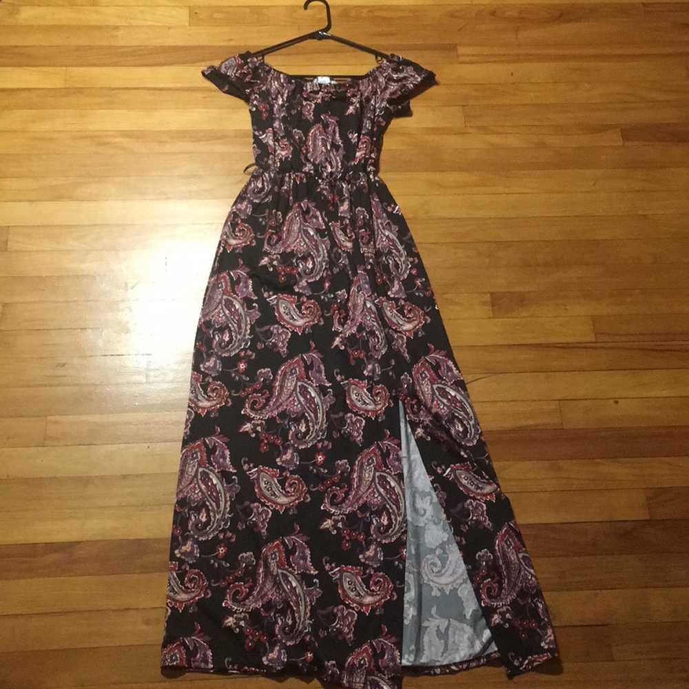 🦋Olivia Matthews maxi dress.